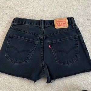 Levi’s 550 cut-off shorts